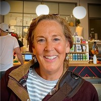 Theresa Peck headshot