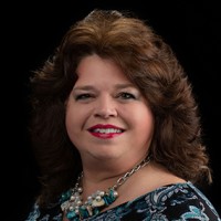 Kristin Downer headshot